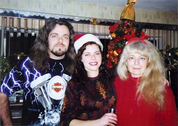 mom-sister.jpg (186158 bytes)